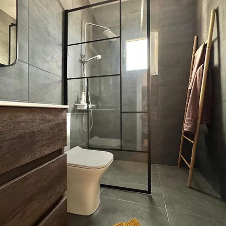 Daire Modern 2br Steps From The Sea Limasol