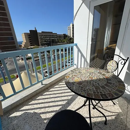 Modern 2br Steps From The Sea Daire