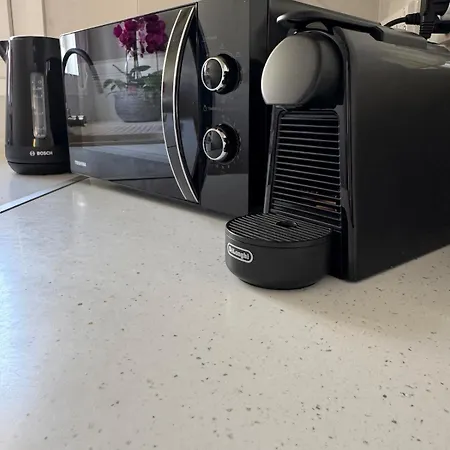 Modern 2br Steps From The Sea *