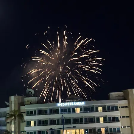 Modern 2br Steps From The Sea Apartamento Limassol