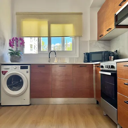 Modern 2br Steps From The Sea *