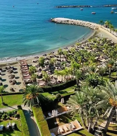 Modern 2br Steps From The Sea * Limasol