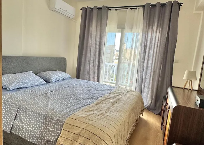 Modern 2br Steps From The Sea *