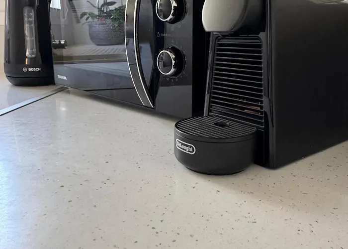 Modern 2br Steps From The Sea *