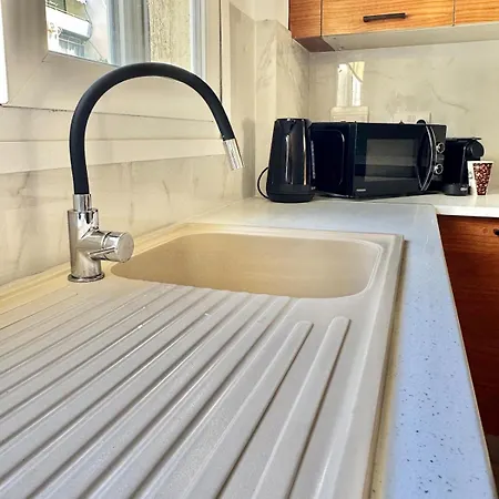 公寓 Modern 2br Steps From The Sea 利马索尔