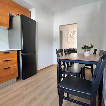 Modern 2br Steps From The Sea * 利马索尔