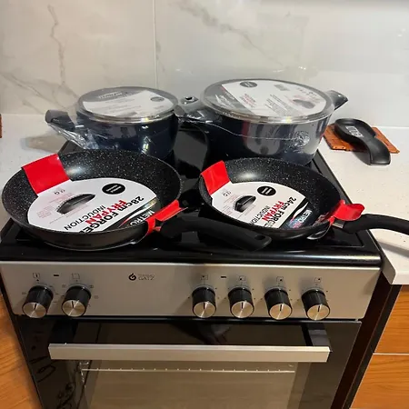 公寓 Modern 2br Steps From The Sea 利马索尔