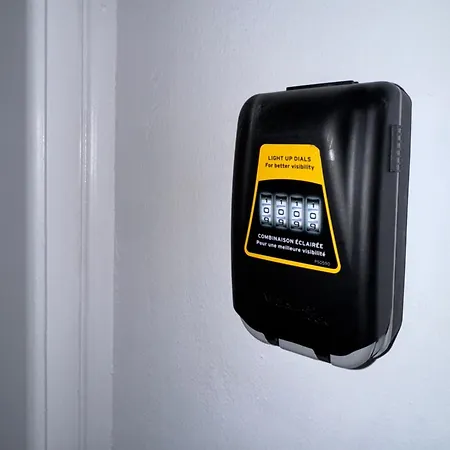 Modern 2br Steps From The Sea * 利马索尔