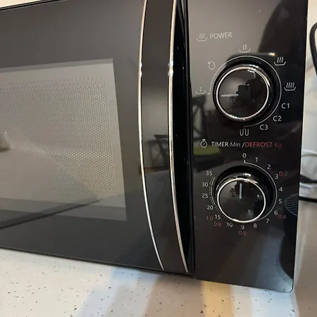 Modern 2br Steps From The Sea * 利马索尔