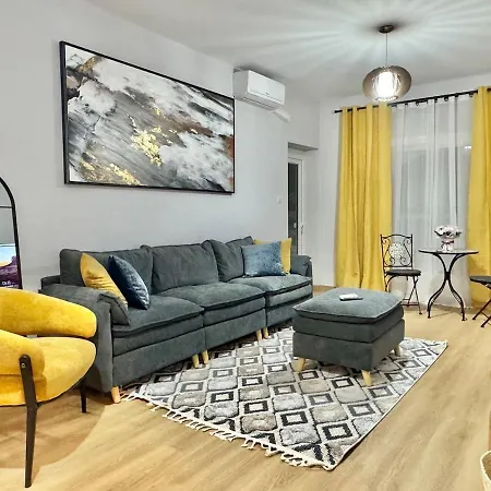 Modern 2br Steps From The Sea 利马索尔