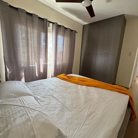 公寓 Modern 2br Steps From The Sea 利马索尔