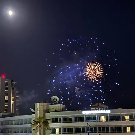 Modern 2br Steps From The Sea *