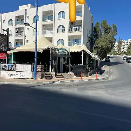 Modern 2br Steps From The Sea