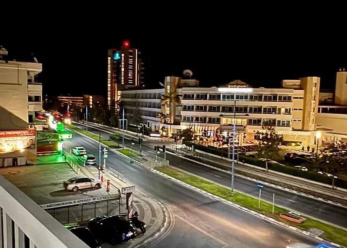 Modern 2br Steps From The Sea アパート