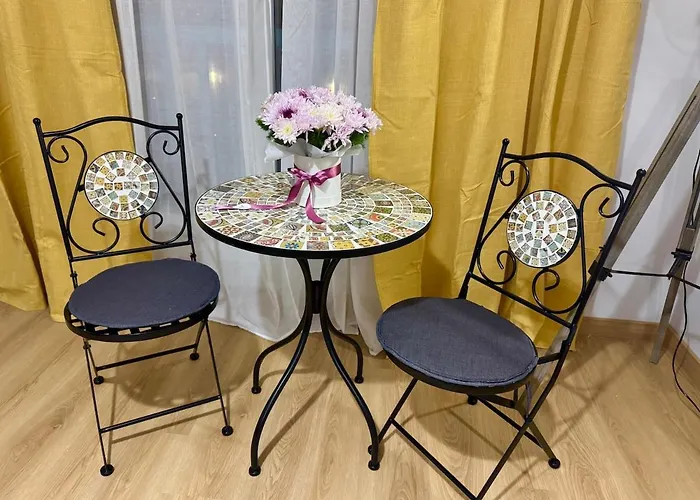 Modern 2br Steps From The Sea *