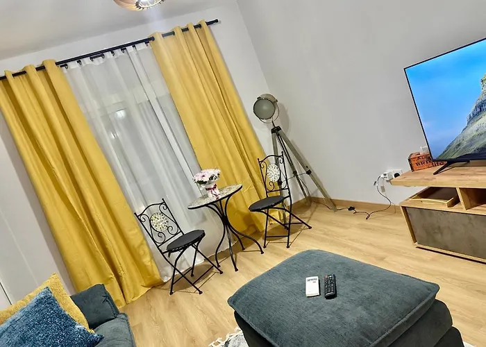 Modern 2br Steps From The Sea アパート リマソール