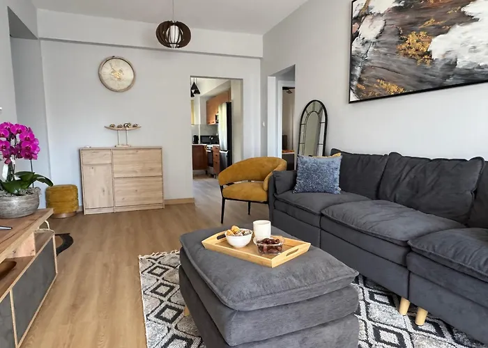 Modern 2br Steps From The Sea *